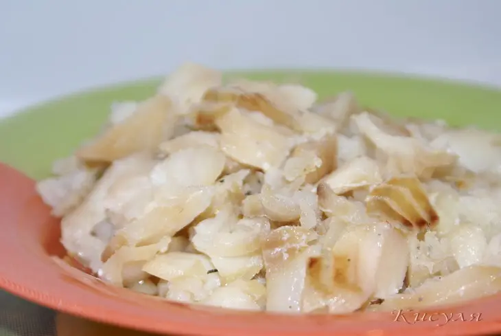 Пирог с рыбой и колбасным сыром: шаг 1