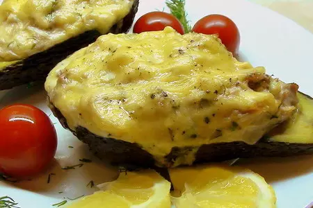 Лодочки авокадо, запеченные с курятиной.: шаг 4