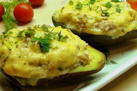 Лодочки авокадо, запеченные с курятиной.: шаг 5
