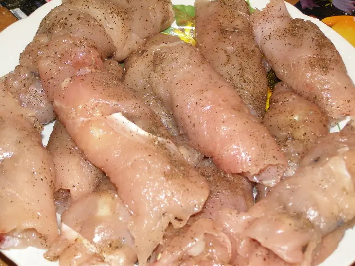 Мясные пальчики с черносливом: шаг 2