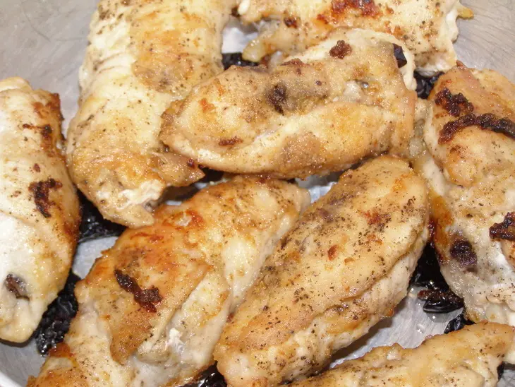 Мясные пальчики с черносливом: шаг 4