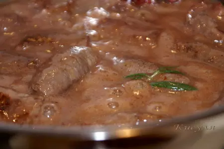 Мясные рулетики с  вишней, бальзамом и корицей: шаг 4