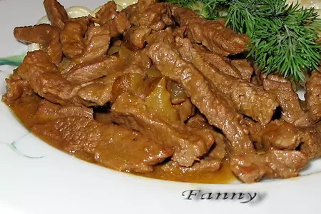 Мясо а-ля бефстроганов в апельсиновом соусе с грушей: шаг 2