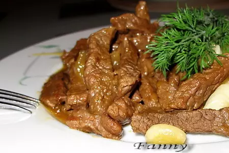 Мясо а-ля бефстроганов в апельсиновом соусе с грушей: шаг 3