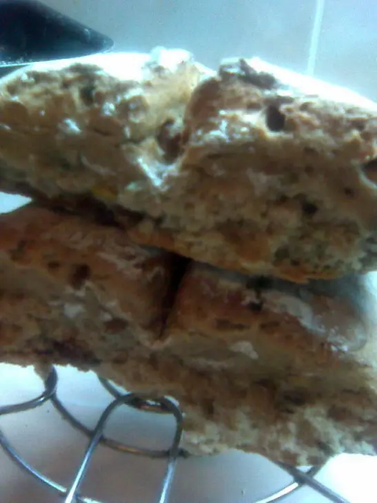 Ржаной хлеб на соде с семечками, изюмом и фисташками: шаг 5