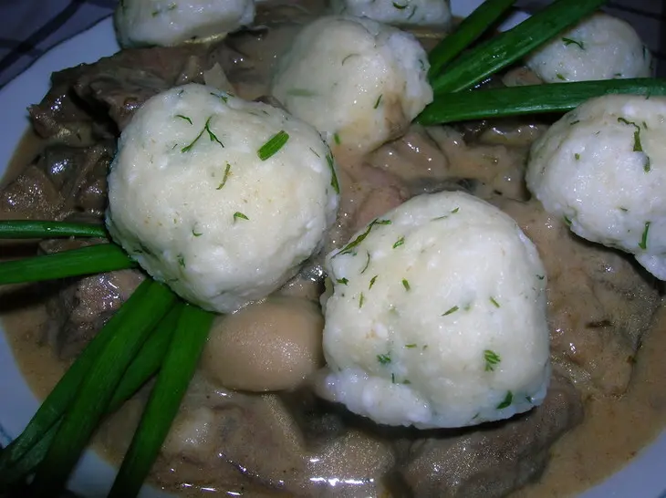 Венгерская токань с творожно-укропными клецками: шаг 8