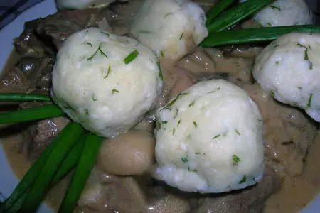 Венгерская токань с творожно-укропными клецками: шаг 8