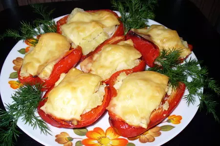 Картошка  запеченная в болгарском перце под сыром ( утилизация вчерашней картошки): шаг 4