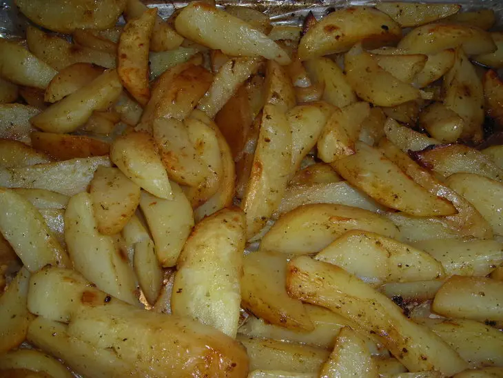 Куриные крылышки  и картошка в рукаве: шаг 5