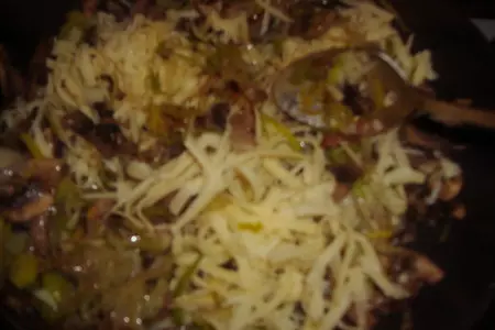 Киш с луком пореем и грибами: шаг 4