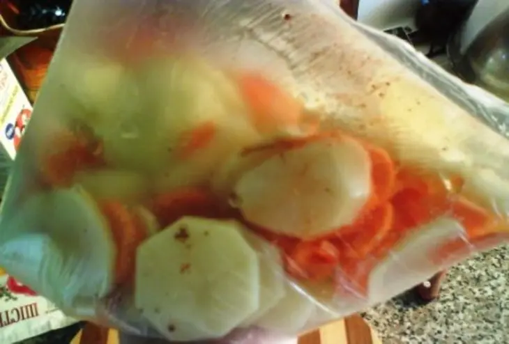 Картофель, запеченный с курицей и беконом.: шаг 5