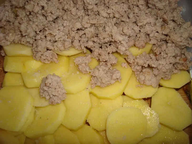 Картофель, запеченный с мясом и грибами: шаг 2