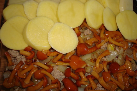 Картофель, запеченный с мясом и грибами: шаг 3