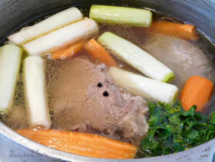 Тройной "царский" бульон и мясное ассорти - лучше для закуски не найти.: шаг 8