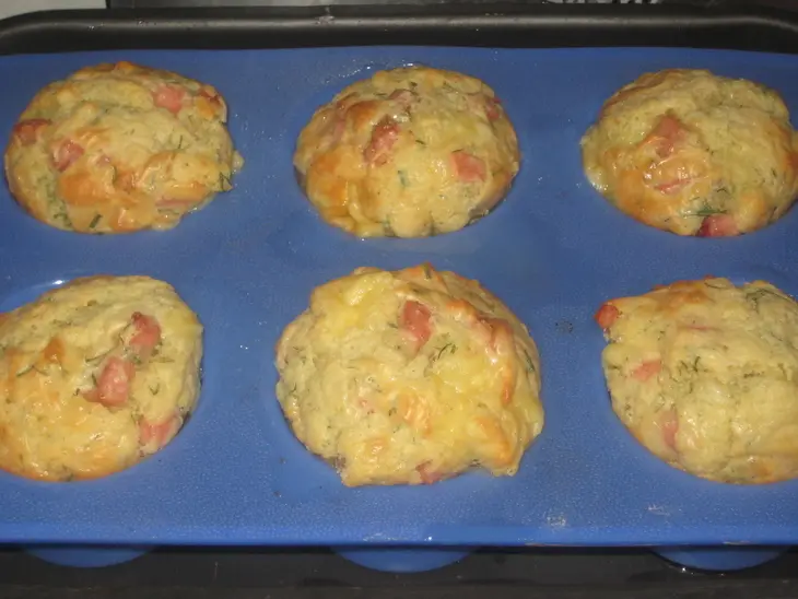 Маффины закусочные с колбасой и сыром: шаг 5