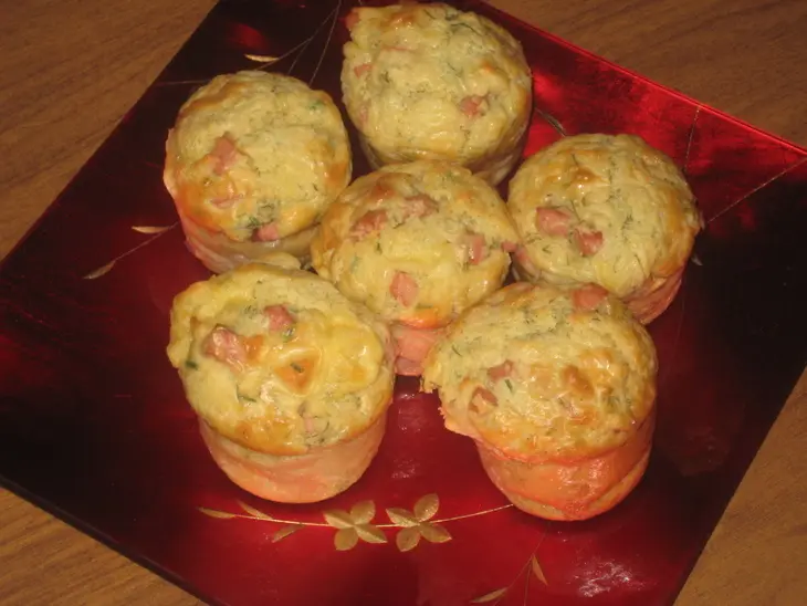 Маффины закусочные с колбасой и сыром: шаг 6