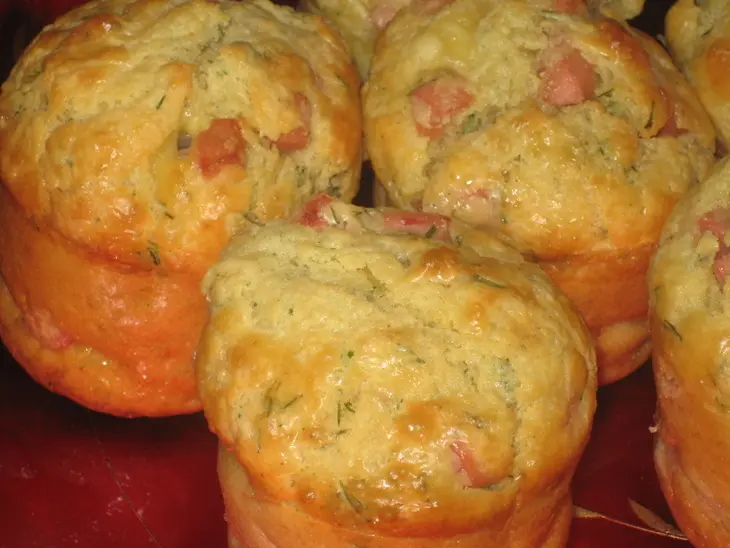 Маффины закусочные с колбасой и сыром: шаг 7