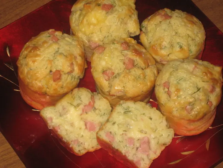 Маффины закусочные с колбасой и сыром: шаг 8