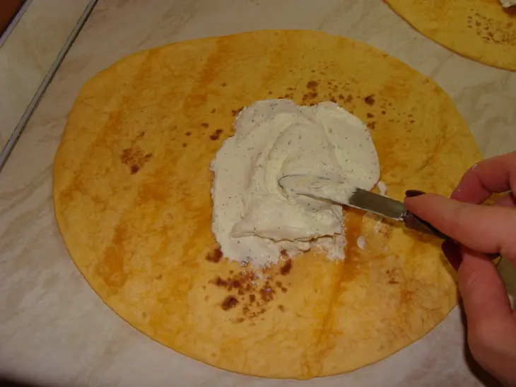 Ролы из мексиканских, сырных tortillas: шаг 2