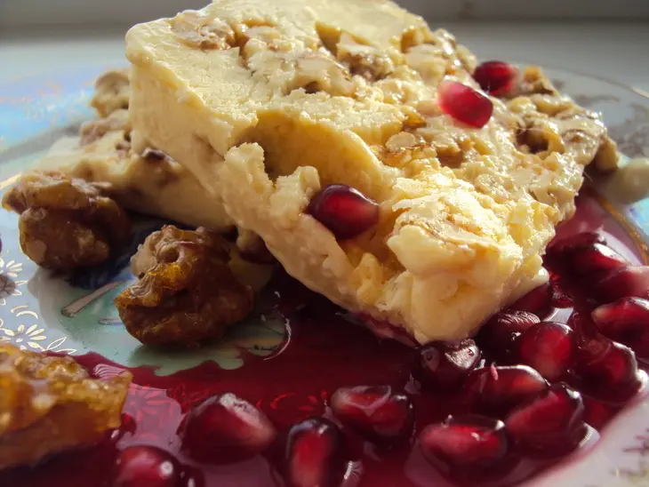 Ореховое парфе с гранатовым соусом (walnut parfait with pomegranate sauce): шаг 5
