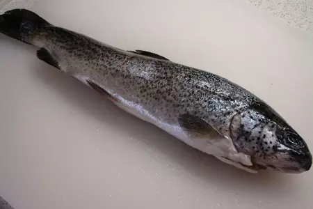 Форель со сливочным соусом: шаг 1