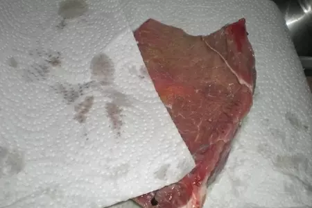 Говяжья пастрома с мёдом, паприкой и соевым соусом.: шаг 7