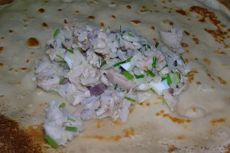 Блинчики в сырную клеточку, фаршированные курятиной: шаг 6