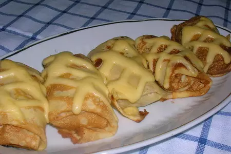 Блинчики в сырную клеточку, фаршированные курятиной: шаг 9