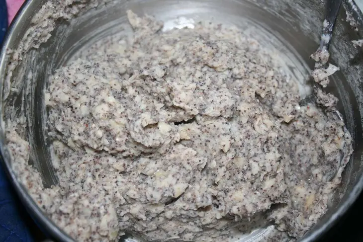 Пирожки «с фасолью и маком» и другой начинкой: шаг 3