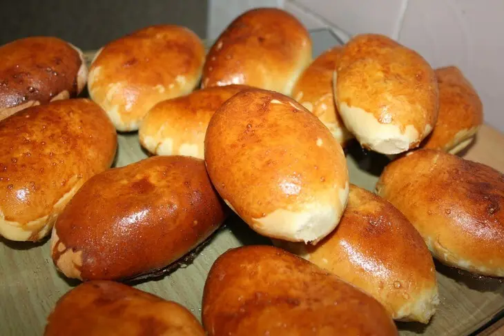 Пирожки «с фасолью и маком» и другой начинкой: шаг 8