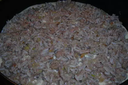 Заливной пирог с сайрой,рисом и жаренным луком: шаг 7