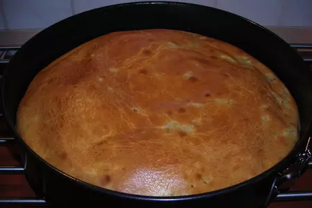 Заливной пирог с сайрой,рисом и жаренным луком: шаг 9