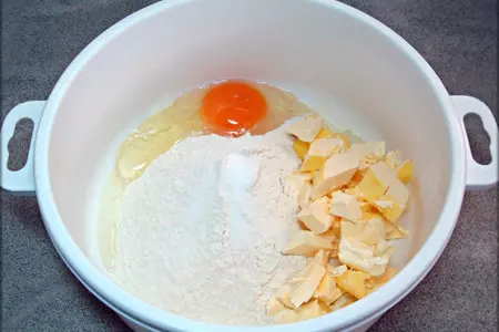 Сочный песочный киш с луком-пореем и сыром.: шаг 2