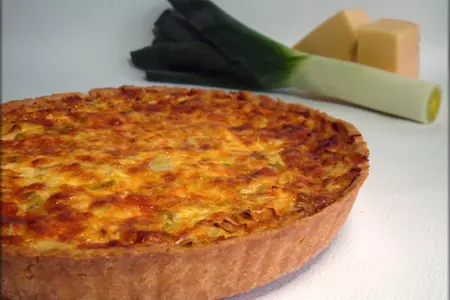 Сочный песочный киш с луком-пореем и сыром.: шаг 17