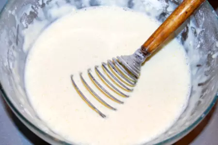 Оладьи с сыром для любимых: шаг 1