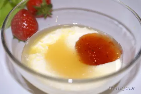 Салат-коктейль с креветками, фруктами и сельдереем: шаг 4