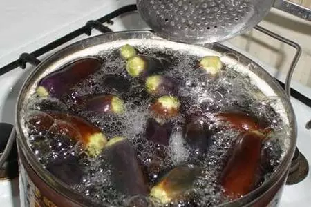 Макдус (солененькие и остренькие баклажаньчики): шаг 2