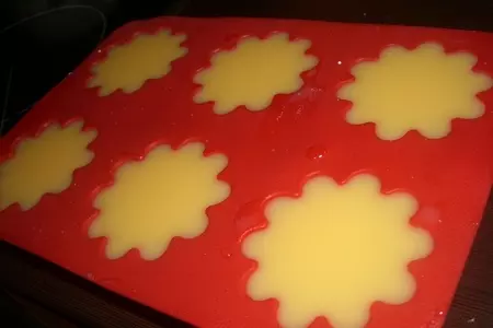 Сливочная панна котта со вкусом маракуйи для моей лучшей подружки натуськи!!!:): шаг 7