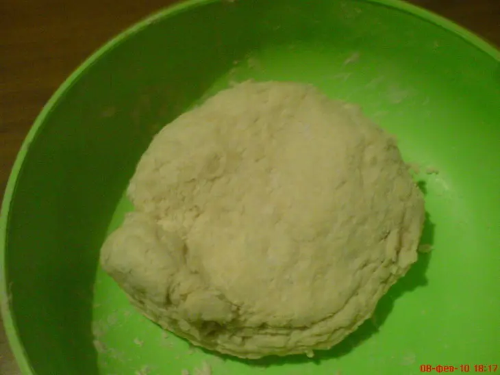 Сочный песочный киш с луком-пореем и сыром.: шаг 1