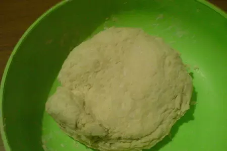Сочный песочный киш с луком-пореем и сыром.: шаг 1