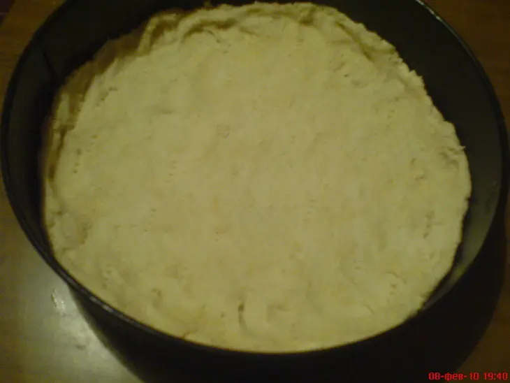 Сочный песочный киш с луком-пореем и сыром.: шаг 4