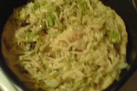 Сочный песочный киш с луком-пореем и сыром.: шаг 5