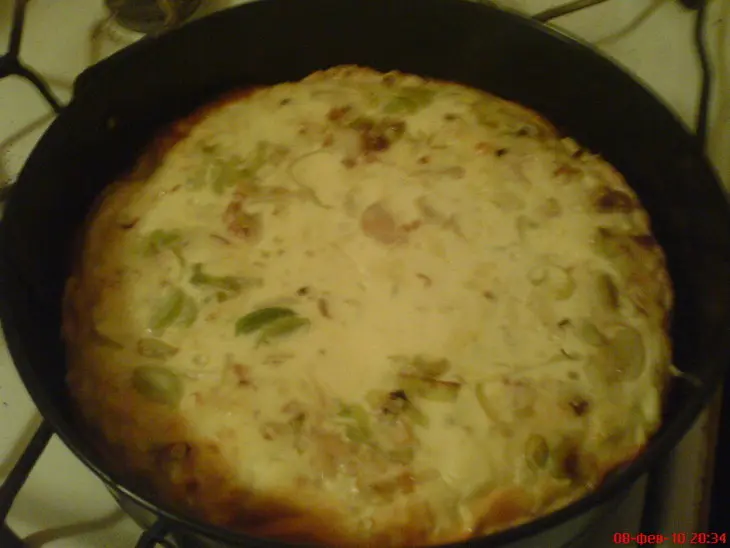 Сочный песочный киш с луком-пореем и сыром.: шаг 7