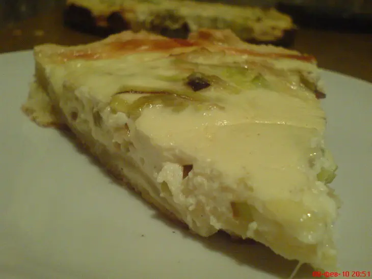 Сочный песочный киш с луком-пореем и сыром.: шаг 9