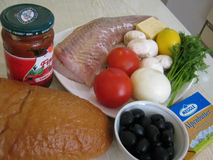Осетрина  жареная (с гренками и соусом): шаг 1