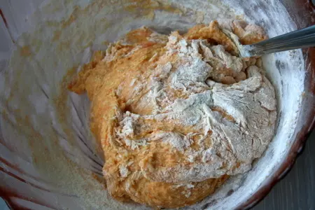 Домашняя лапша из моркови: шаг 3