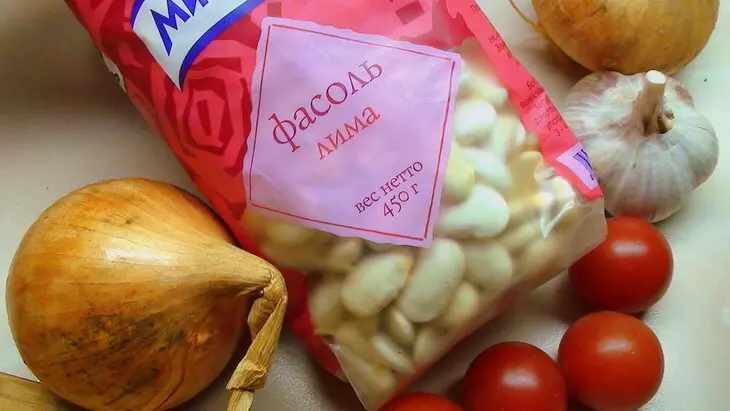Фасоль, тушённая с томатами.: шаг 1