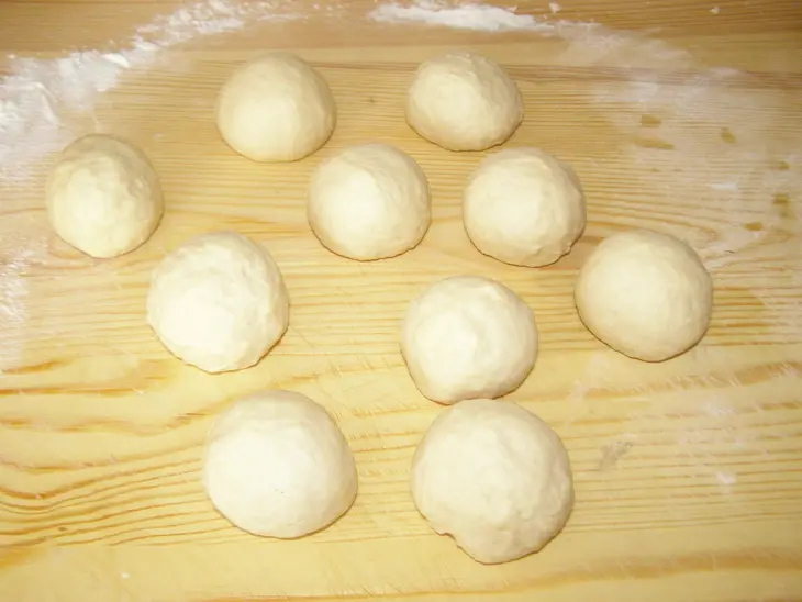 "булочки косички с курагой": шаг 3