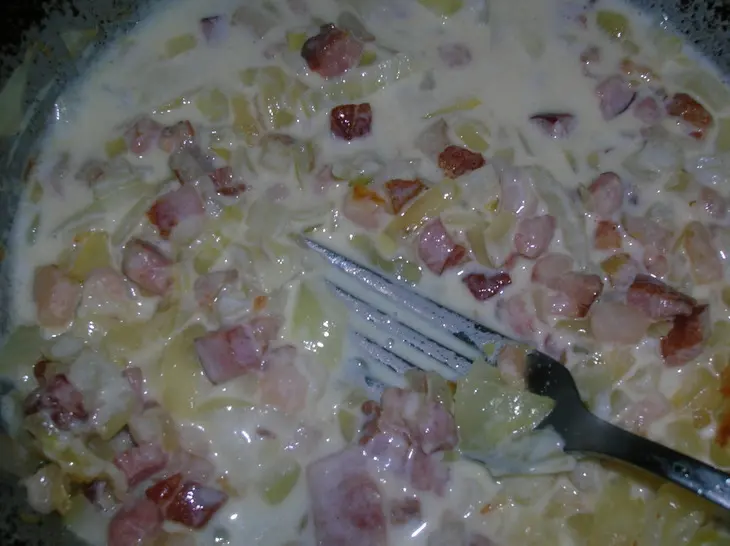 Слоеные пирожки с индейкой карри и беконом: шаг 6