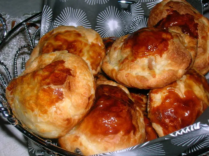 Слоеные пирожки с индейкой карри и беконом: шаг 13